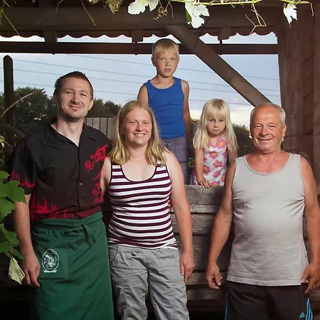 Turisticna Kmetija Dervaric Agroturismo