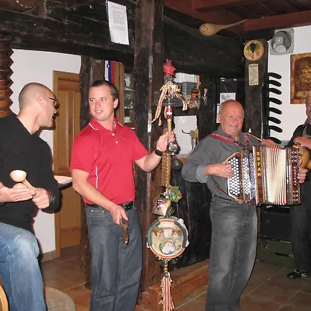 Turisticna Kmetija Dervaric *