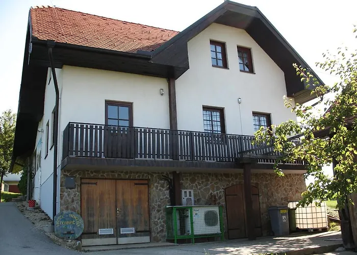 Turisticna Kmetija Dervaric 柳托梅尔