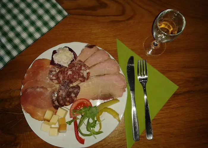 Turisticna Kmetija Dervaric * 柳托梅尔